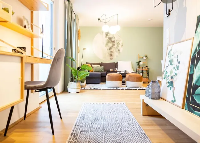 & Cozy - 15 Min To Center Apartment *
