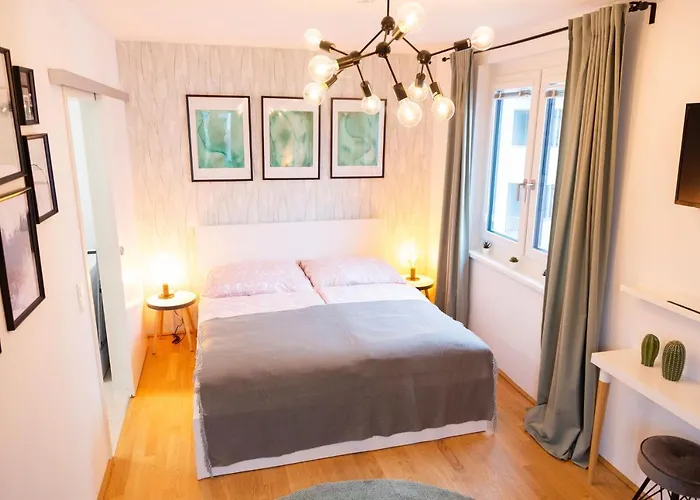 Apartment & Cozy - 15 Min To Center