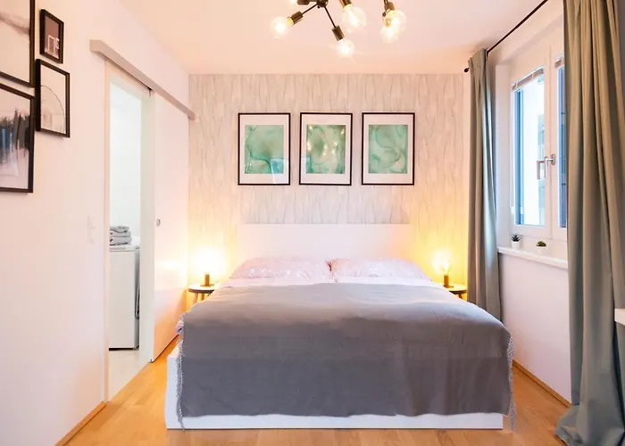 Apartment & Cozy - 15 Min To Center