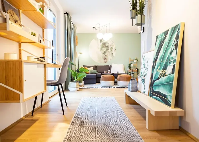 & Cozy - 15 Min To Center Apartment *