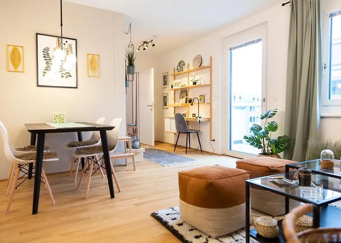 & Cozy - 15 Min To Center Apartment *